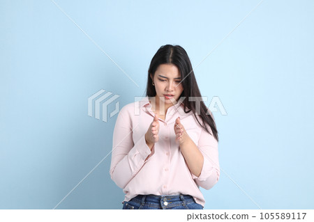 Cute Asain Woman 105589117