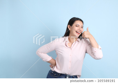 Cute Asain Woman Cute Asain Woman 105589191