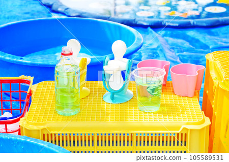 戲水玩具、彩色玩具、玩物、影像材料 105589531