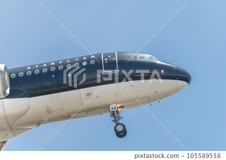 [Starflyer aircraft ready to land from the sky above Jonanjima Seaside Park] 105589558