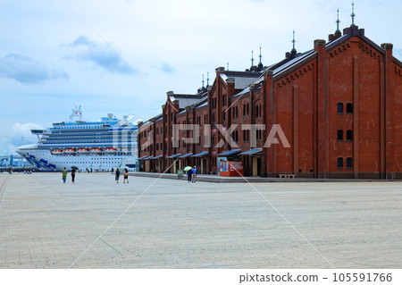Yokohama Red Brick Warehouse and anchored luxury cruise ship Diamond Princess Yokohama Red Brick Warehouse and anchored luxury cruise ship Diamond Princess 105591766