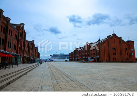 Yokohama Red Brick Warehouse and anchored luxury cruise ship Diamond Princess Yokohama Red Brick Warehouse and anchored luxury cruise ship Diamond Princess 105591768