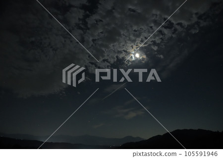 Hakushu-cho, Hokuto City, moon age 23.9 July moon and Jupiter crowds of clouds 105591946