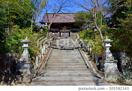 Nihonmatsu Shrine, Nihonmatsu City, Fukushima Prefecture, Nihonmatsu Shrine on top of the stone steps 105592143