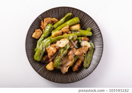 Stir-fried Chicken with Garlic and Shito with Butter and Soy Sauce Stir-fried Chicken with Garlic and Shito with Butter and Soy Sauce 105593282