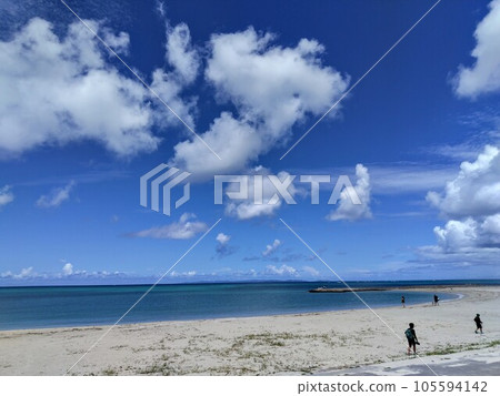 Summer sky of Okinawa 105594142
