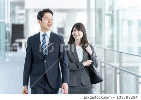 商務人士通勤 105595284