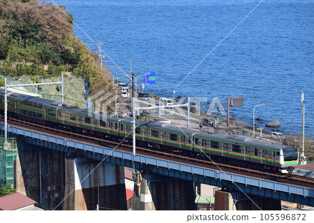 東海道線E233系列普通列車 105596872