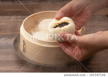 Bean paste buns split Bean paste buns split 105597148
