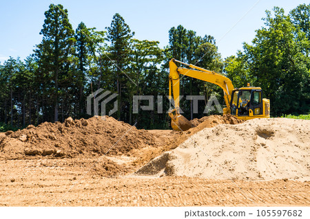 Image of a hydraulic excavator excavating earth and sand in a mountainous area | Image of residential land development | Image of destruction of nature | Construction image Image of a hydraulic excavator excavating earth and sand in a mountainous area | Image of residential land development | Image of destruction of nature | Construction image 105597682