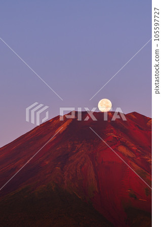 (Pearl Fuji) The summit of Mt. Fuji dyed in the morning glow and the full moon setting (Pearl Fuji) The summit of Mt. Fuji dyed in the morning glow and the full moon setting 105597727