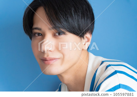 Blue back and cool men's beauty material 105597881