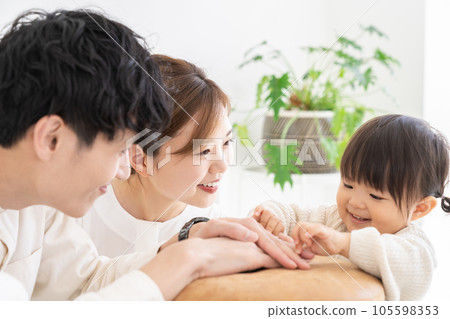 親女一家3口 105598353