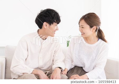 Smile couple 105598413