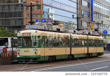 廣島電鐵3100型車輛(停在電車站) 廣島電鐵3100型車輛(停在電車站) 105598778