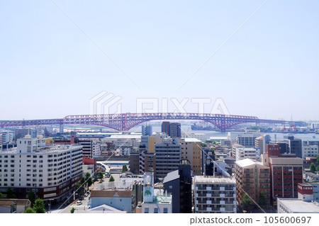 大阪、大阪港、港橋和從摩天輪看到的建築物（東南方向）（夏季） 105600697