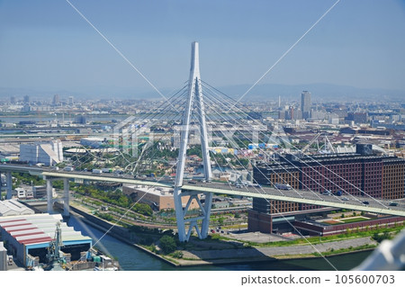 從摩天輪（東北方向）看到的大阪、大阪港、天保山大橋和環球影城（夏季） 105600703