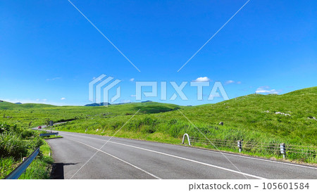 夏季的秋吉台喀斯特地貌，山口縣美祢市 105601584