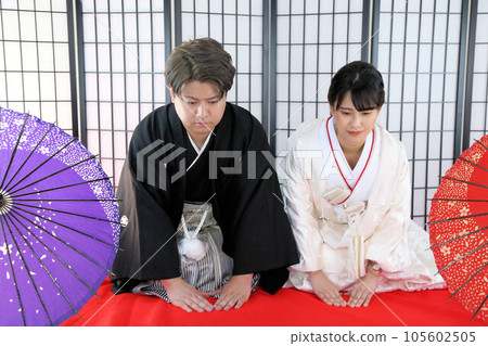 和服婚禮，和服照片婚禮，照相館拍攝，Shiromuku / Crested hakama 105602505