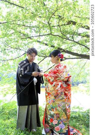 和服婚禮、和服寫真婚禮、色掛外景拍攝、戒指交換場景 鳳頭袴 和服婚禮、和服寫真婚禮、色掛外景拍攝、戒指交換場景 鳳頭袴 105602723