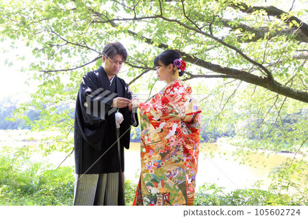 和服婚禮、和服寫真婚禮、色掛外景拍攝、戒指交換場景 鳳頭袴 和服婚禮、和服寫真婚禮、色掛外景拍攝、戒指交換場景 鳳頭袴 105602724