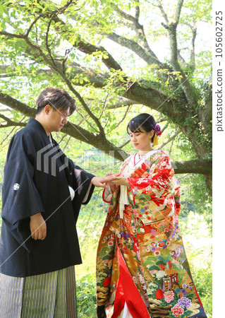Kimono wedding ceremony, Kimono photo wedding, Irouchikake location shooting, Ring exchange scene Crested hakama Kimono wedding ceremony, Kimono photo wedding, Irouchikake location shooting, Ring exchange scene Crested hakama 105602725