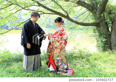 和服婚禮、和服寫真婚禮、色掛外景拍攝、戒指交換場景 鳳頭袴 和服婚禮、和服寫真婚禮、色掛外景拍攝、戒指交換場景 鳳頭袴 105602727