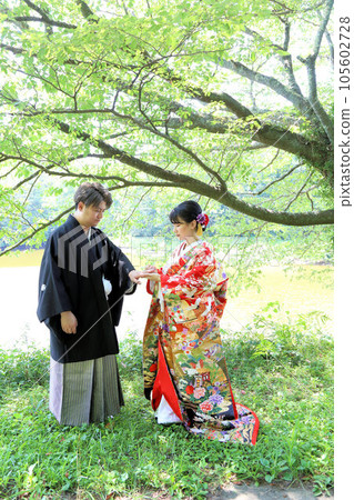 和服婚禮、和服寫真婚禮、色掛外景拍攝、戒指交換場景 鳳頭袴 和服婚禮、和服寫真婚禮、色掛外景拍攝、戒指交換場景 鳳頭袴 105602728