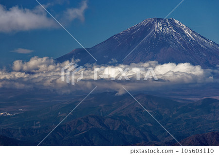 深秋的富士山和塔野岳的雲彩 深秋的富士山和塔野岳的雲彩 105603110