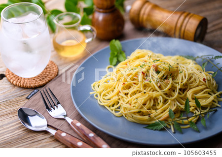 pasta pasta dish (peperoncino) spaghetti blue dish pasta pasta dish (peperoncino) spaghetti blue dish 105603455