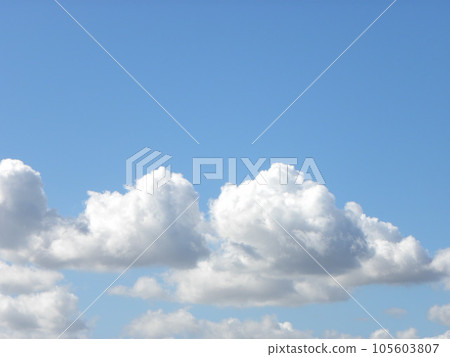 Blue sky and white clouds at Inage Beach Blue sky and white clouds at Inage Beach 105603807