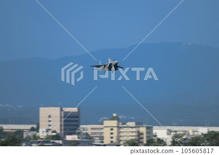 日本航空自衛隊第 303 中隊 F-15 鷹著陸進近 日本航空自衛隊第 303 中隊 F-15 鷹著陸進近 105605817