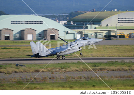 日本航空自衛隊第 303 中隊 F-15 鷹式著陸 105605818