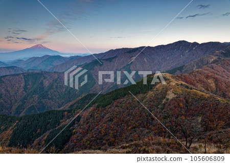 Mt. Fuji and Mt. Tono in the sunrise seen from Tanzawa Omote Ridge and Sannoto Mt. Fuji and Mt. Tono in the sunrise seen from Tanzawa Omote Ridge and Sannoto 105606809
