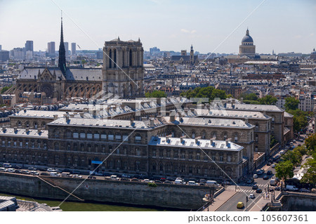 Aerial view of the Hopital Hotel Dieu in Paris 105607361