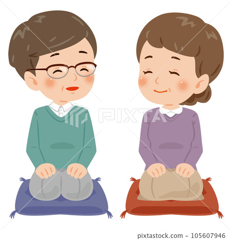 坐在墊子上微笑的中老年男女2 105607946
