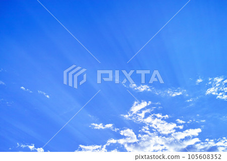 藍色的天空和雲圖像 105608352