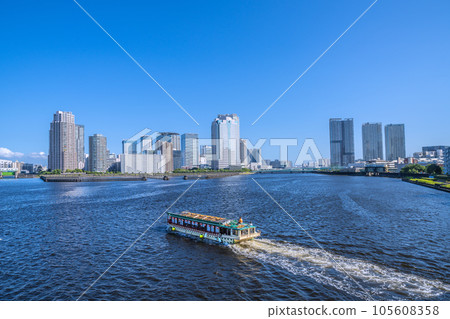 日本東京城市景觀從相生橋看豐洲和屋形船 105608358