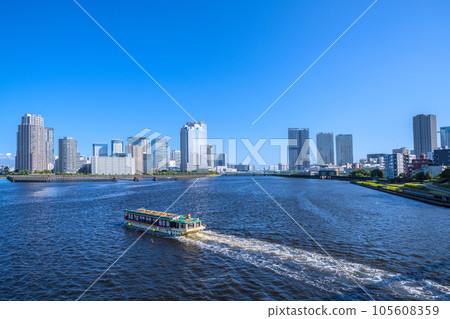 日本東京城市景觀從相生橋看豐洲和屋形船 105608359