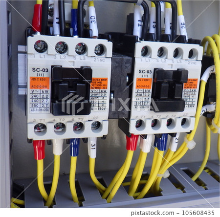 A magnetic switch that safely energizes a high-voltage power supply 105608435
