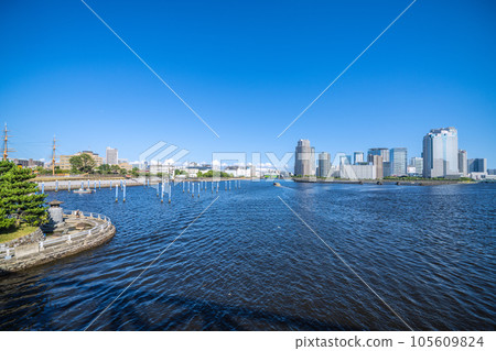 日本東京城市景觀從中之島公園（屏幕左側）、東京海洋科技大學、豐洲水閘、船屋（新並）等相生橋的景色 105609824