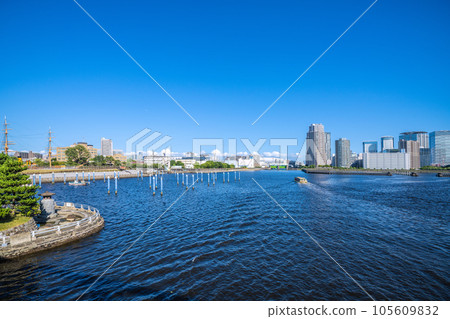Tokyo cityscape in Japan View of Nakanoshima Park (left side of screen), Tokyo University of Marine Science and Technology, Toyosu Floodgate, houseboat (Niinami), etc. from Aioi Bridge 105609832
