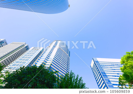 [Tokyo] August: Business district in front of Shinagawa Station 105609859