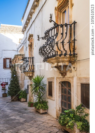 Architecture of buildings in the old town of Locorotondo 105610523