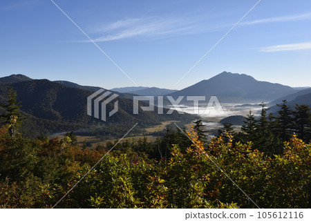 Climbing Mt. Shibutsu, Oze, Gunma Prefecture Climbing Mt. Shibutsu, Oze, Gunma Prefecture 105612116