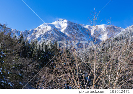 長野縣八岳雪山 從苦行小屋看到的攀登中嶽山 長野縣八岳雪山 從苦行小屋看到的攀登中嶽山 105612471