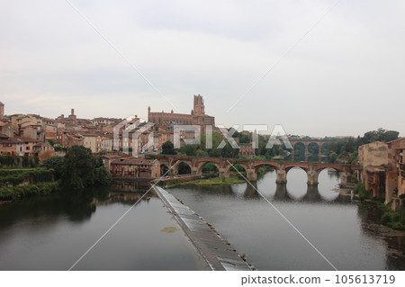 法國阿爾比,聖塞西爾大教堂,老橋,老城全景 法國阿爾比,聖塞西爾大教堂,老橋,老城全景 105613719