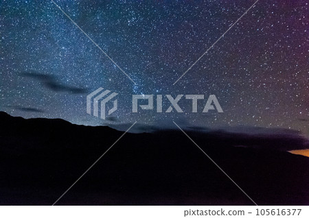 Night Sky over death valley 105616377