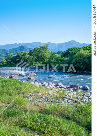 利根川、谷川山脈、從月夜橋眺望 利根川、谷川山脈、從月夜橋眺望 105618444