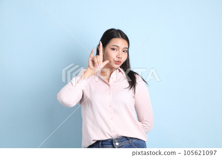 Cute Asain Woman Cute Asain Woman 105621097